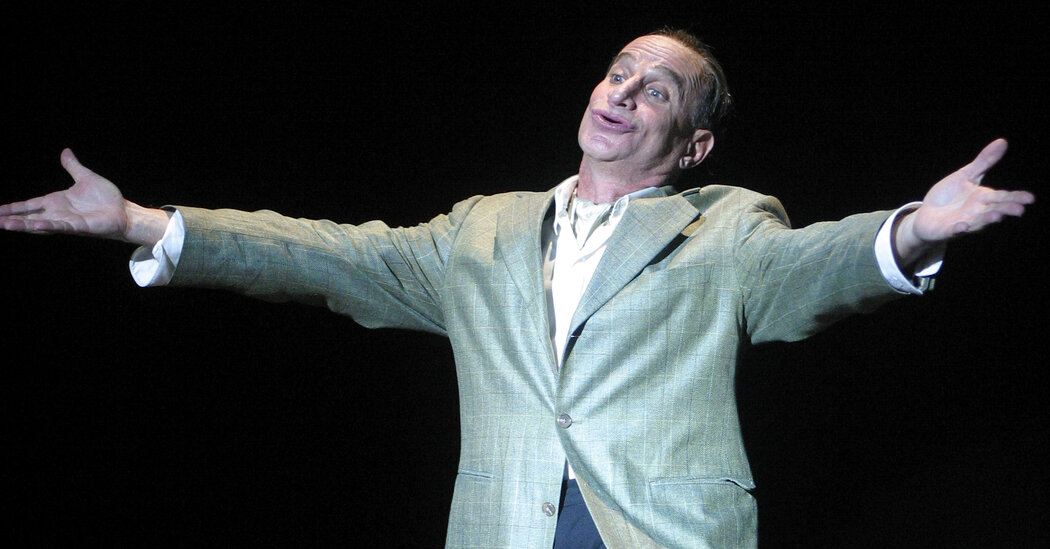 Stephen Mo Hanan, que desempenhou três papéis em ‘Cats’, morre aos 78