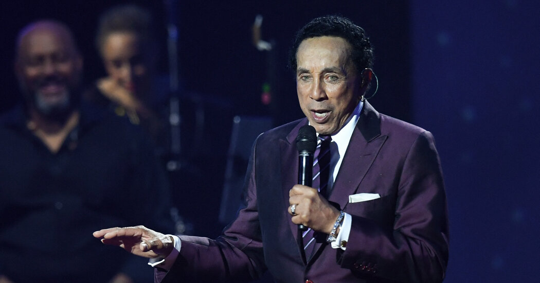 A volta da vitória de Smokey Robinson aumentada por alegações de agressão sexual