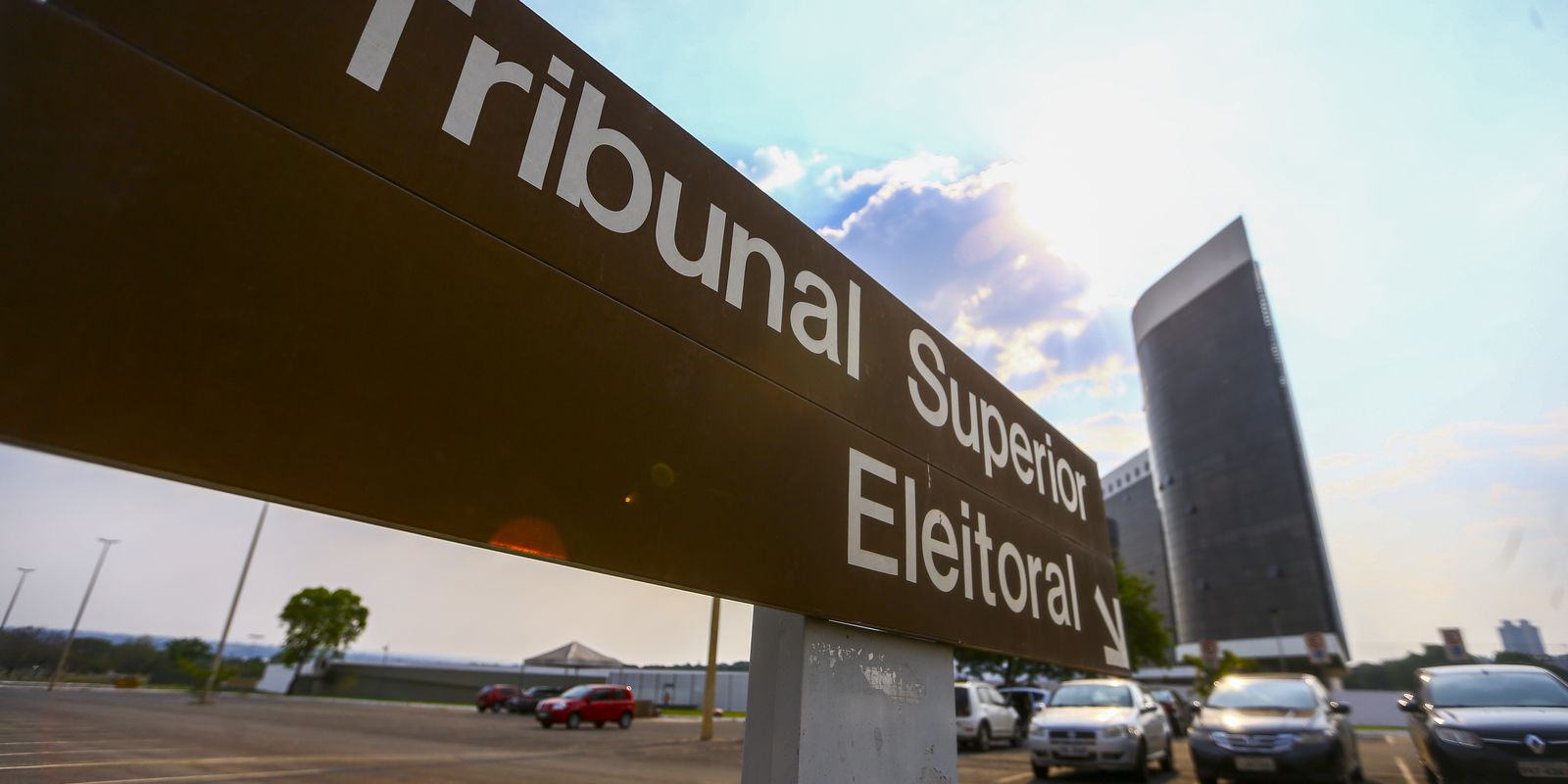 Nunes Marques suspende decisão do TRE que afastou prefeito de Barueri