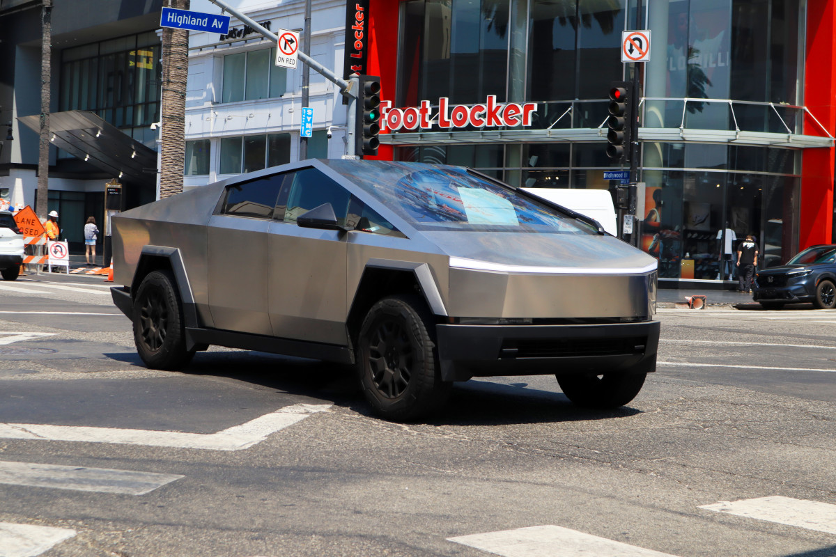 O processo de ação coletiva tem como alvo a Tesla sobre restrições de reparo e práticas de odômetro