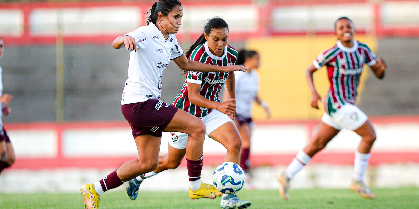 Em jogo transmitido pela TV Brasil, Ferroviária e Flu ficam no 1 a 1