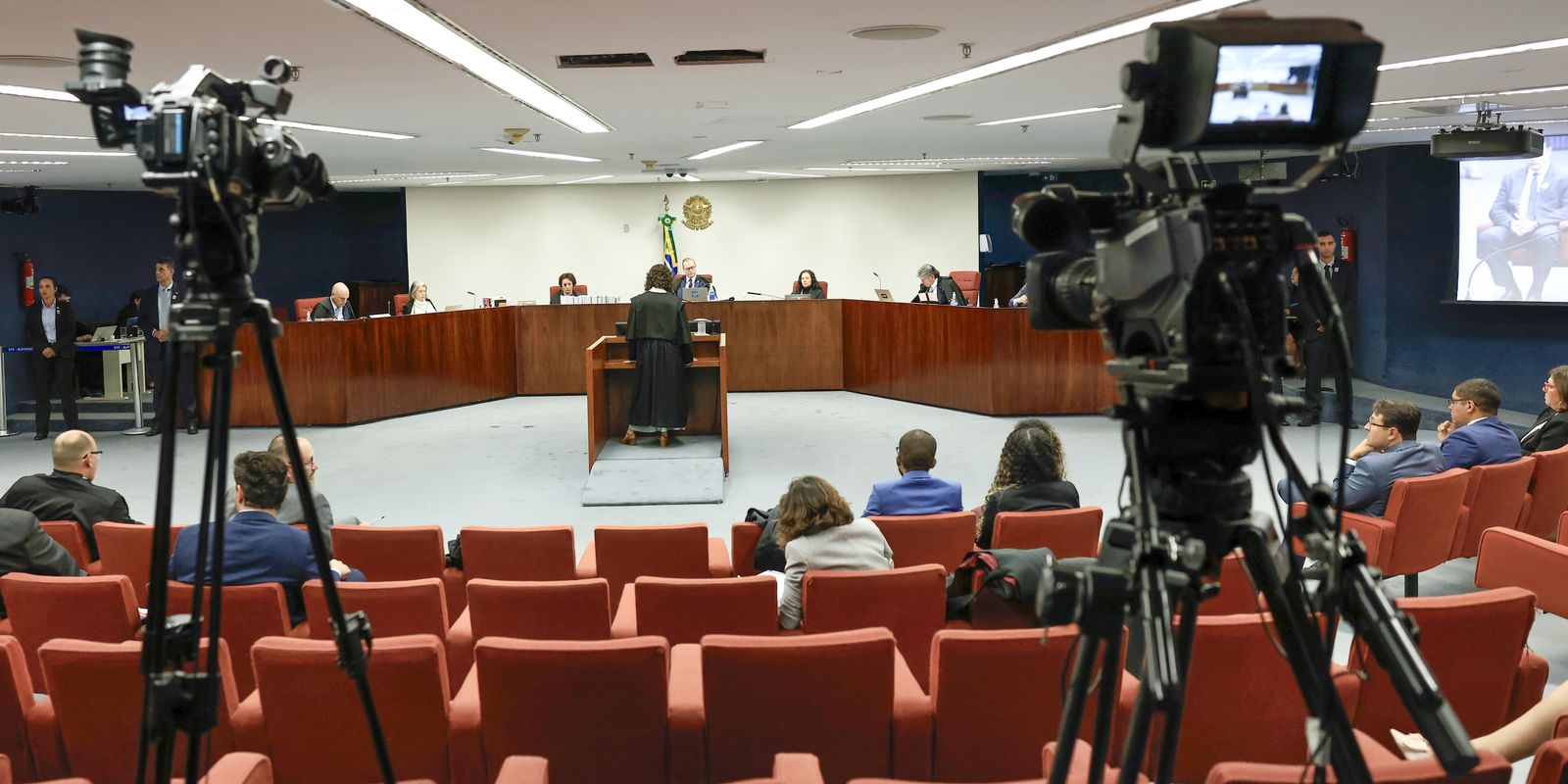 Por unanimidade, STF torna mais sete réus por trama golpista