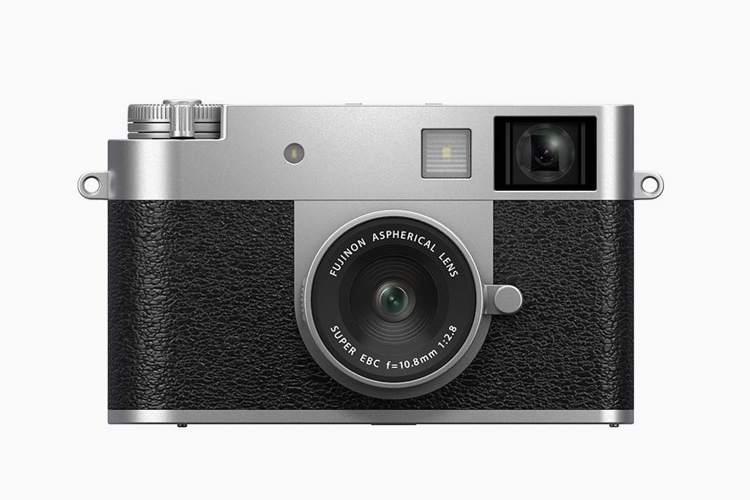 A meia câmera de inspiração analgésica de Fujifilm tem um visor vertical