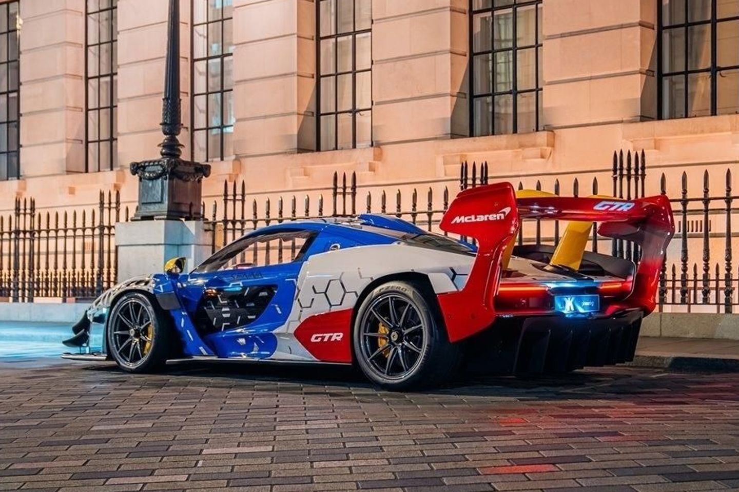 Lanzante convertido em Senna GTR para venda