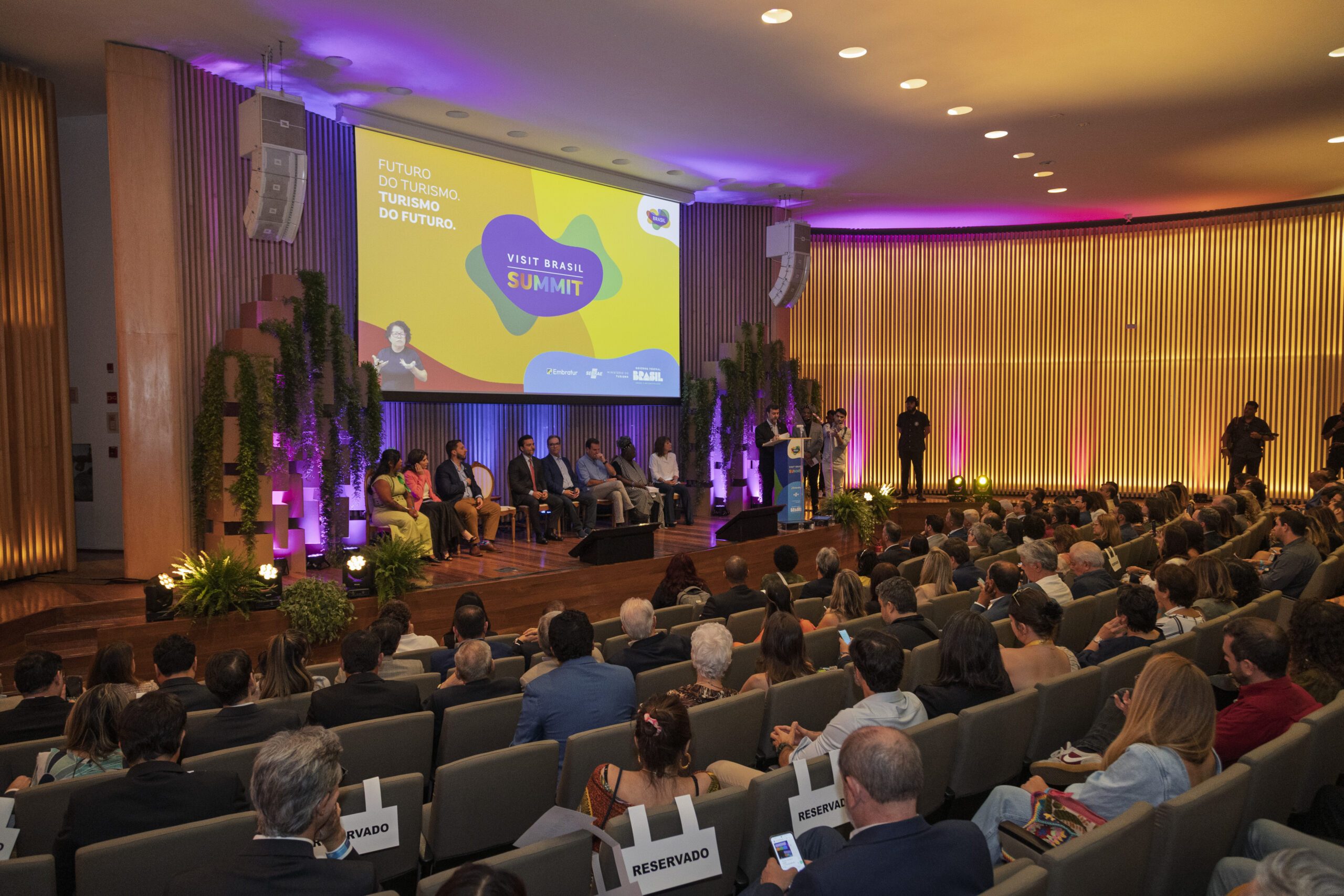 “vamos alcançar os 8 milhões de turistas em 2025”