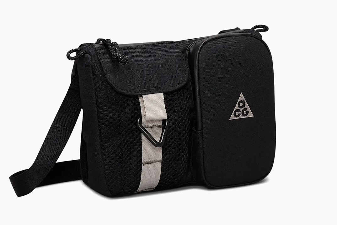 A bolsa Crossbody “Daymax” da Nike é uma bolsa de caminhada de 3 litros para manter seus itens essenciais próximos