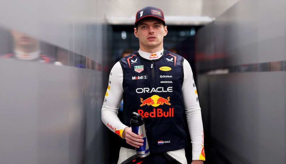Verstappen fazendo chegada tardia ao Miami GP com o primeiro filho devido