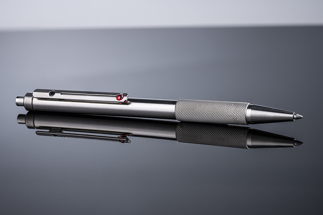 Caneta esferográfica de titânio de titanium de titaner vai durar 100 anos