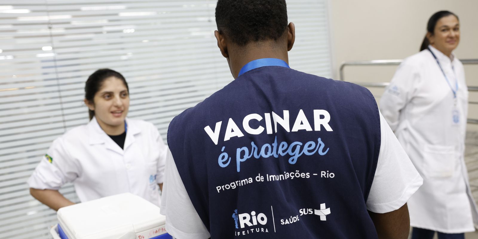 Com apenas 22% de cobertura, Rio começa vacinação volante contra gripe