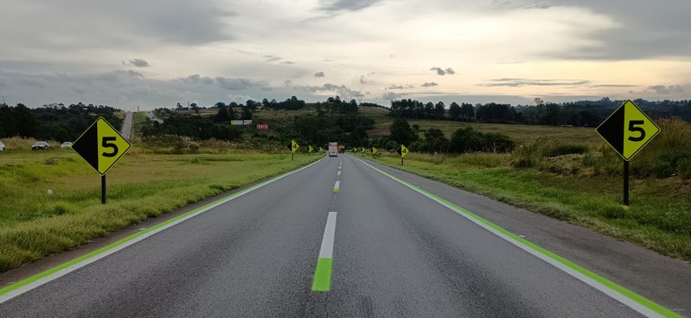 Via Araucária entrega nova sinalização para neblina na BR-277, rodovia que liga a tríplice fronteira ao Porto de Paranaguá — Agência Nacional de Transportes Terrestres