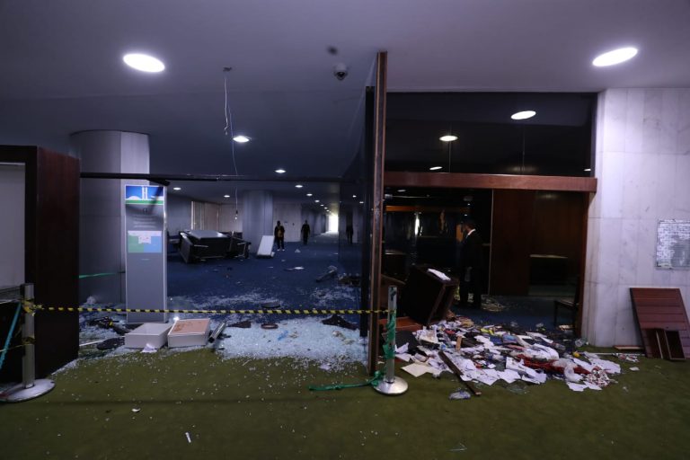 Comissão de Direitos Humanos debate prisões relacionadas aos eventos de 8 de janeiro