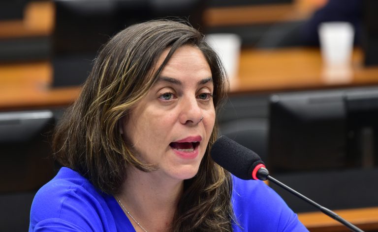 Deputada apresenta sugestões para diminuir impactos de tragédias climáticas na educação – Notícias