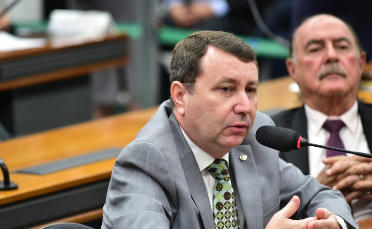 Projeto aprovado em comissão libera igrejas e partidos de regras de tratamento de dados pessoais da LGPD – Notícias