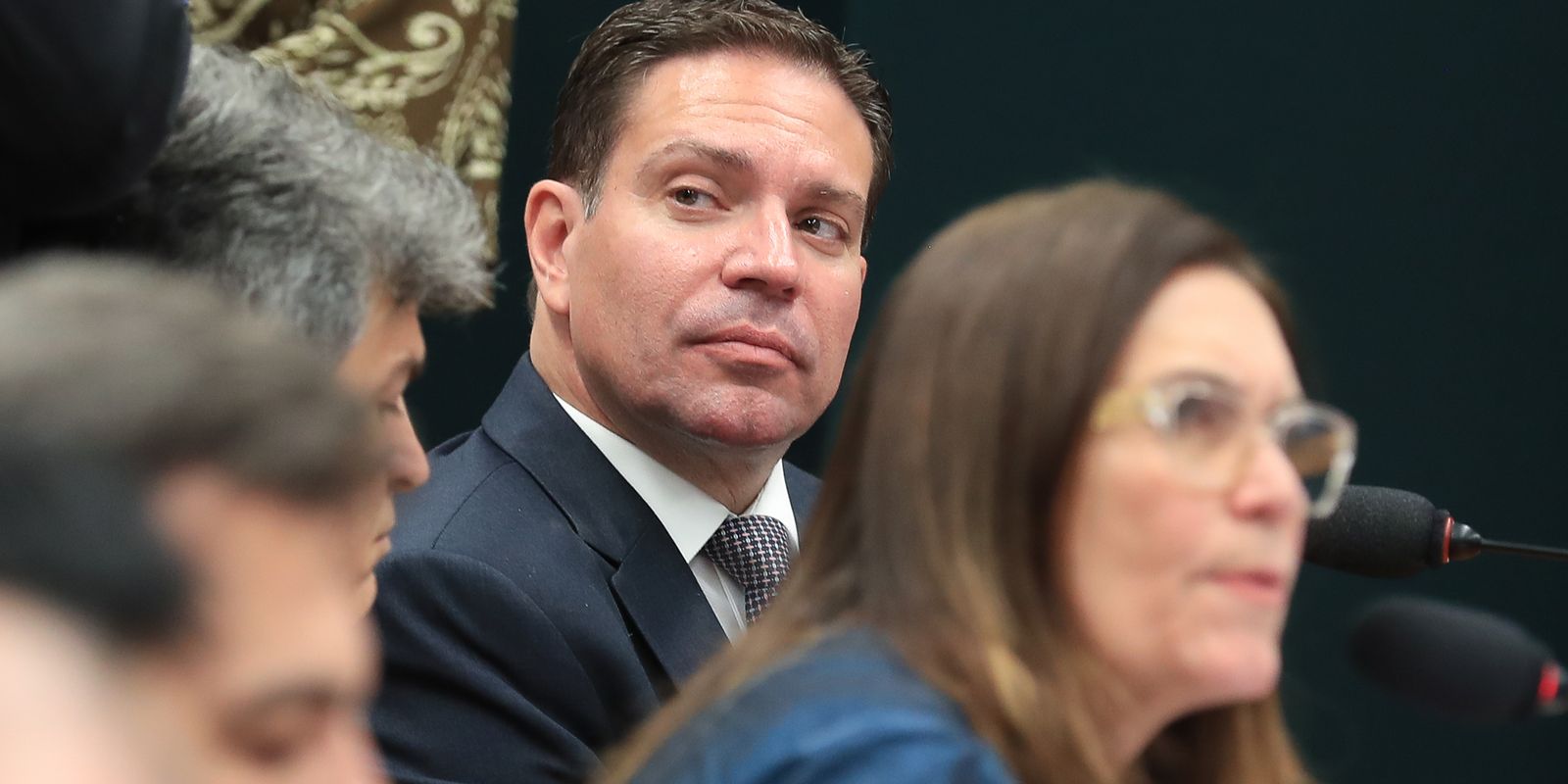 Moraes determina suspensão parcial da ação do golpe contra Ramagem