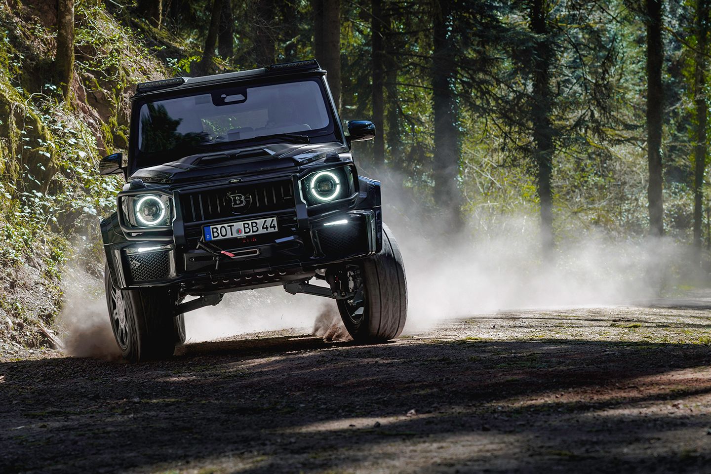 Brabus XL recebe eixos portal, 800hp