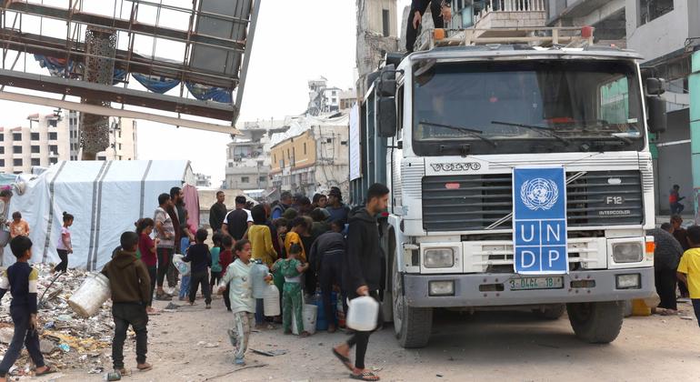 Pelo menos 410 palestinos morrem em busca de alimentos