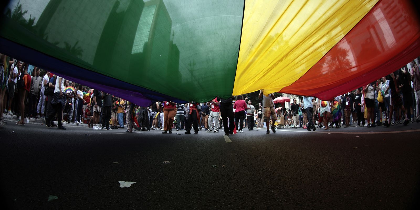 MPF quer suspender norma que limita tratamento para jovens trans
