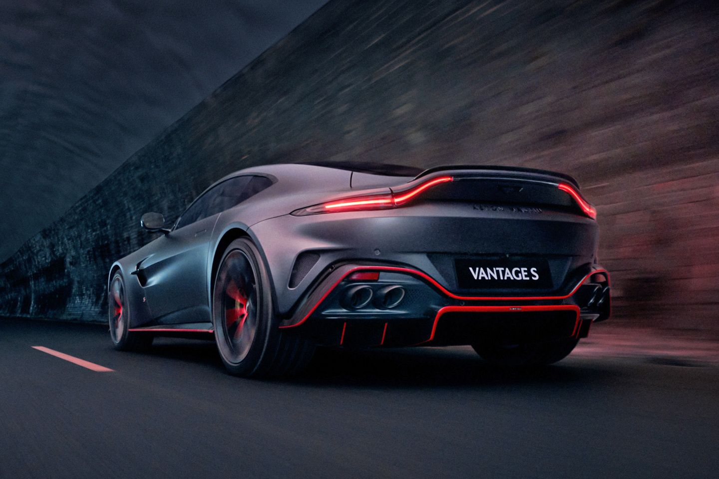 Aston Martin lança um novo Vantage S de 680hp