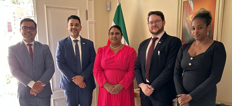 ANTT se reúne com embaixadora do Suriname para estreitar cooperação no transporte terrestre — Agência Nacional de Transportes Terrestres