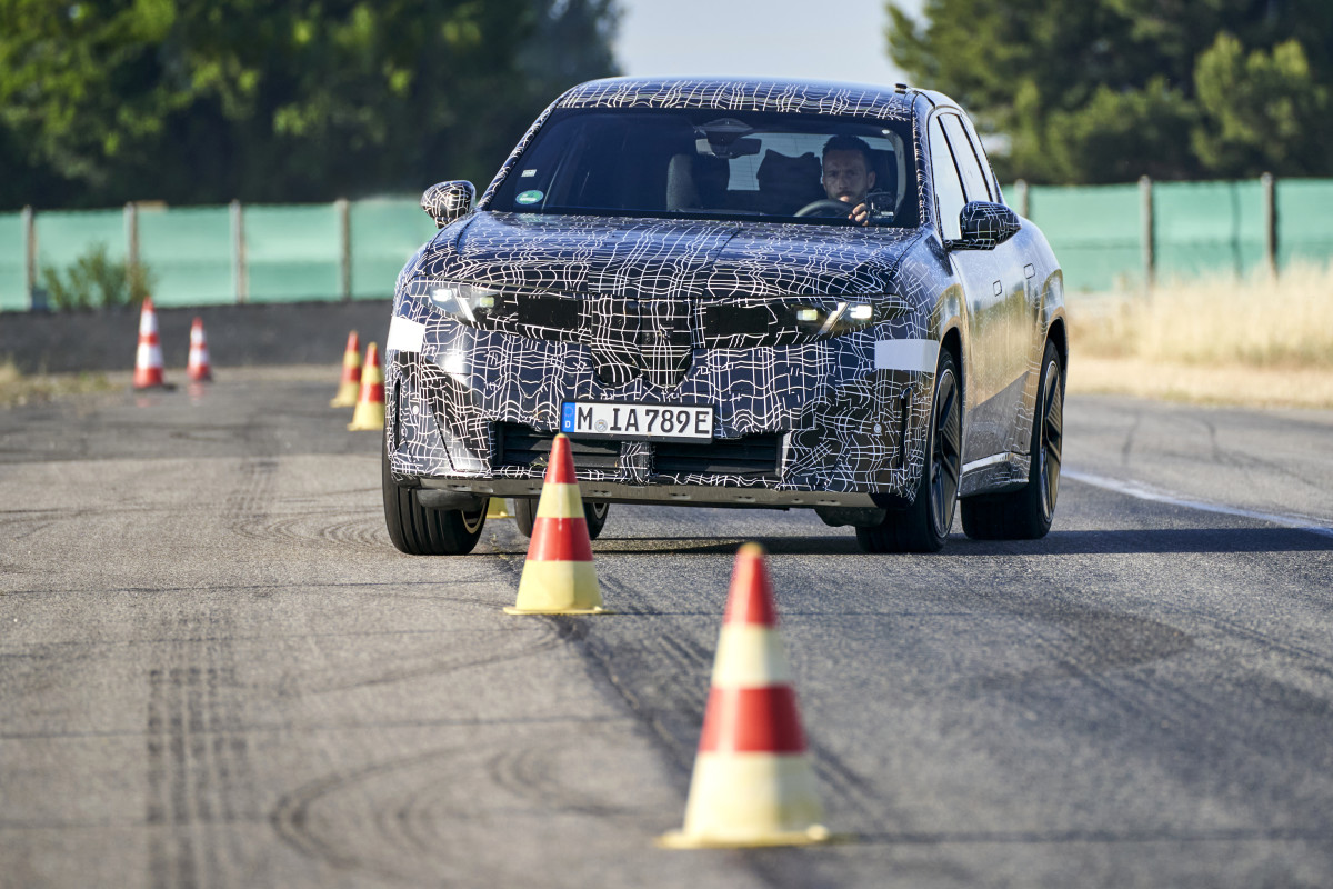 BMW se afasta das promessas autônomas