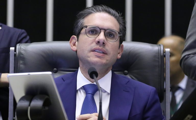 Motta: não cabe à Câmara deliberar sobre a prisão de Zambelli, apenas sobre a perda de mandato – Notícias