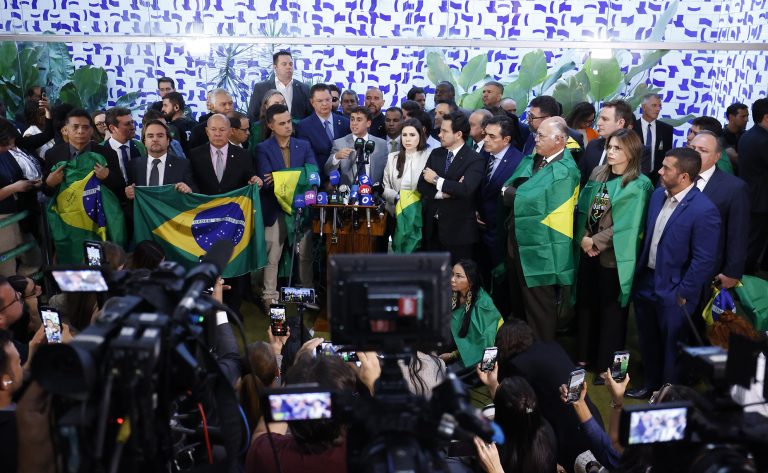Oposição anuncia que votação do projeto da anistia será prioridade no segundo semestre – Notícias