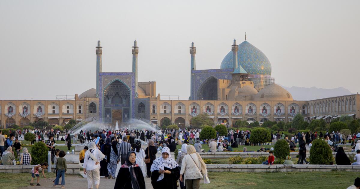 O bombardeio no Irã gera preocupação com a arquitetura histórica de Isfahan