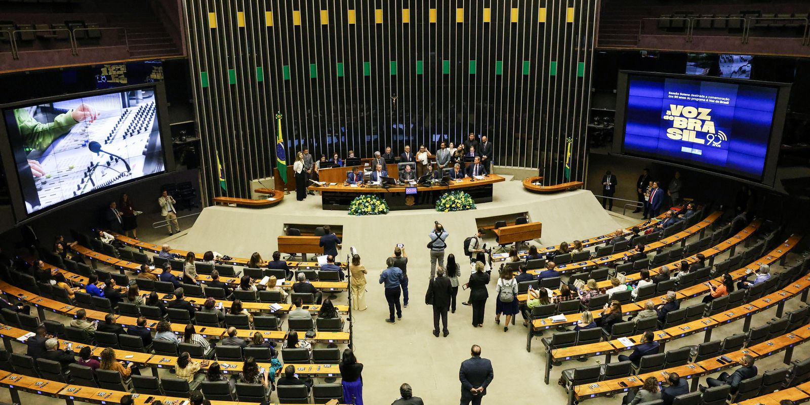 Congresso Nacional homenageia os 90 anos da Voz do Brasil