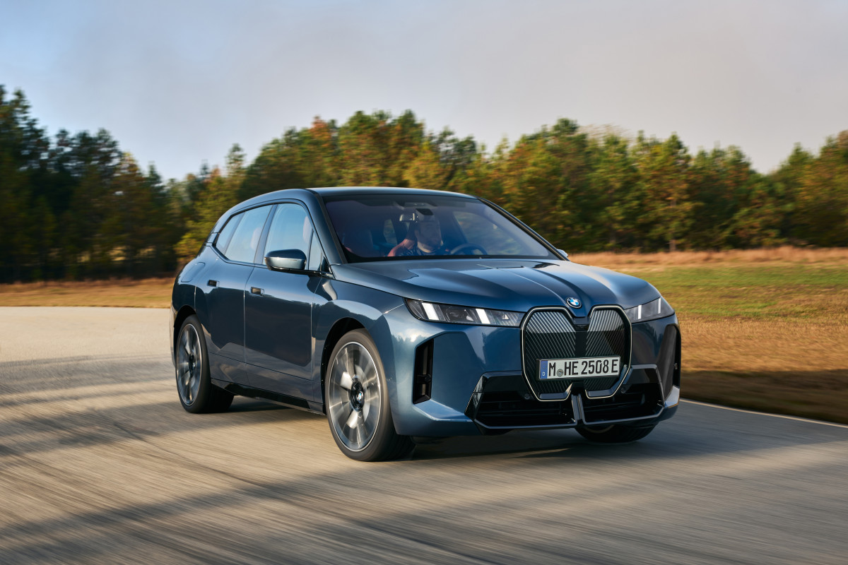 A BMW já oferece grandes descontos em modelos elétricos 2026