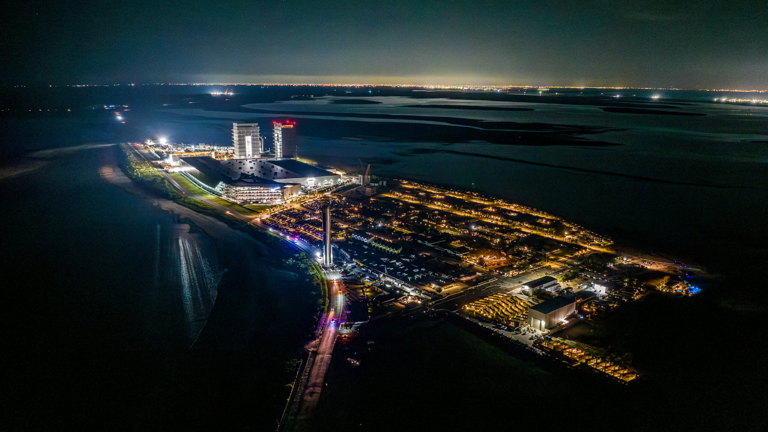 O SpaceX move o foguete super pesado gigante para Pad antes do lançamento do Starship Flight 10 (fotos)