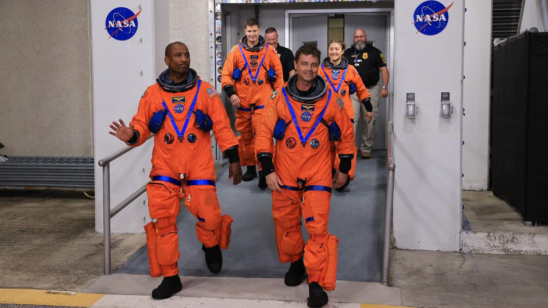 Artemis 2 astronautas se vestem para o ensaio de lançamento da lua noturna (fotos, vídeo)