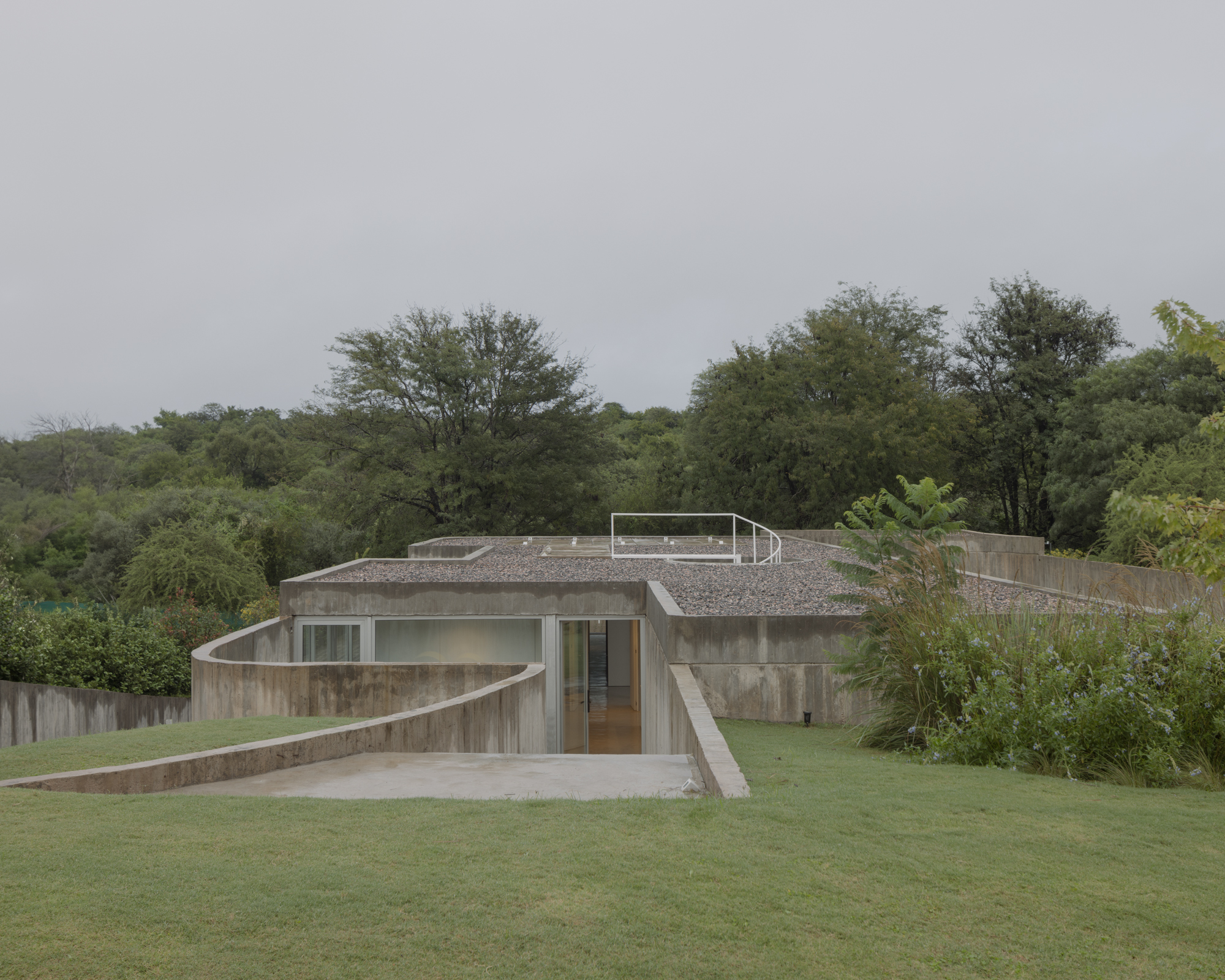 Casa de encerramento / Agustín Lozada