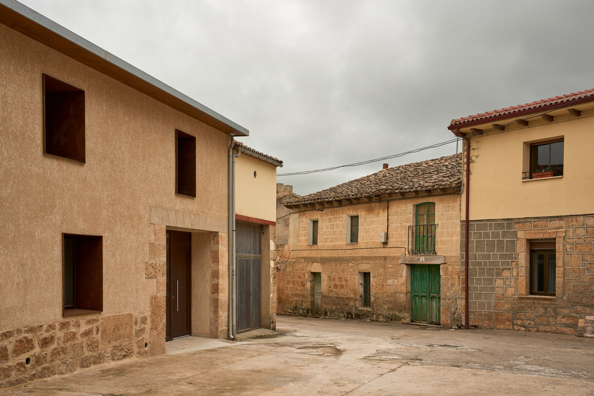 Casa dentro de uma casa / Made.v Arquitectos