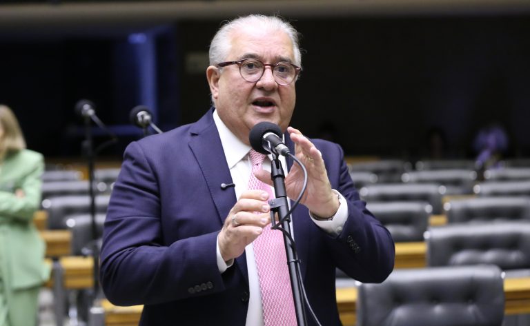 Comissão aprova proibição de coleiras que causam dor ou choque em animais – Notícias