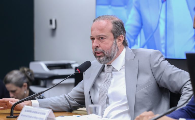 Comissão recebe ministro de Minas e Energia para falar sobre petróleo, energia nuclear e recursos de Itaipu – Notícias