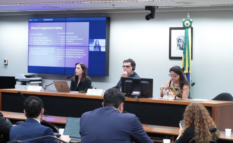 Especialistas alertam para conteúdos violentos direcionados a crianças e adolescentes em plataformas digitais – Notícias