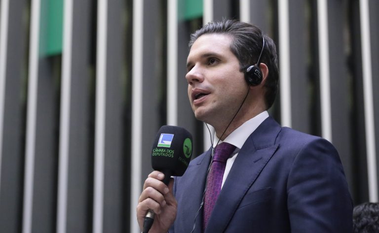 Motta destaca união da Câmara para aprovar projeto sobre proteção a crianças em ambientes digitais – Notícias