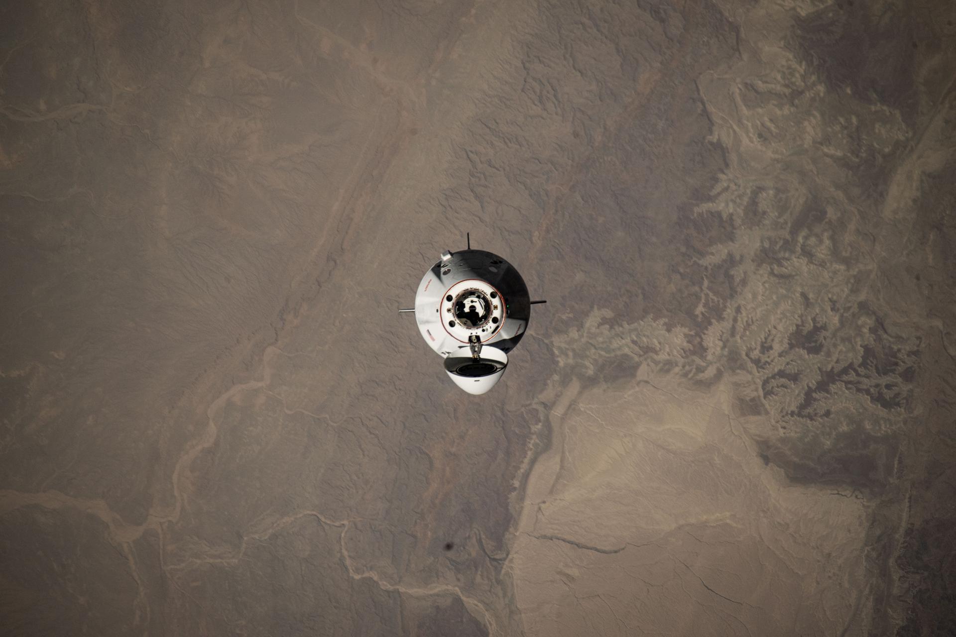 SpaceX Crew-11 Dragon SpaceCraft se aproxima da foto do dia da ISS para 14 de agosto de 2025