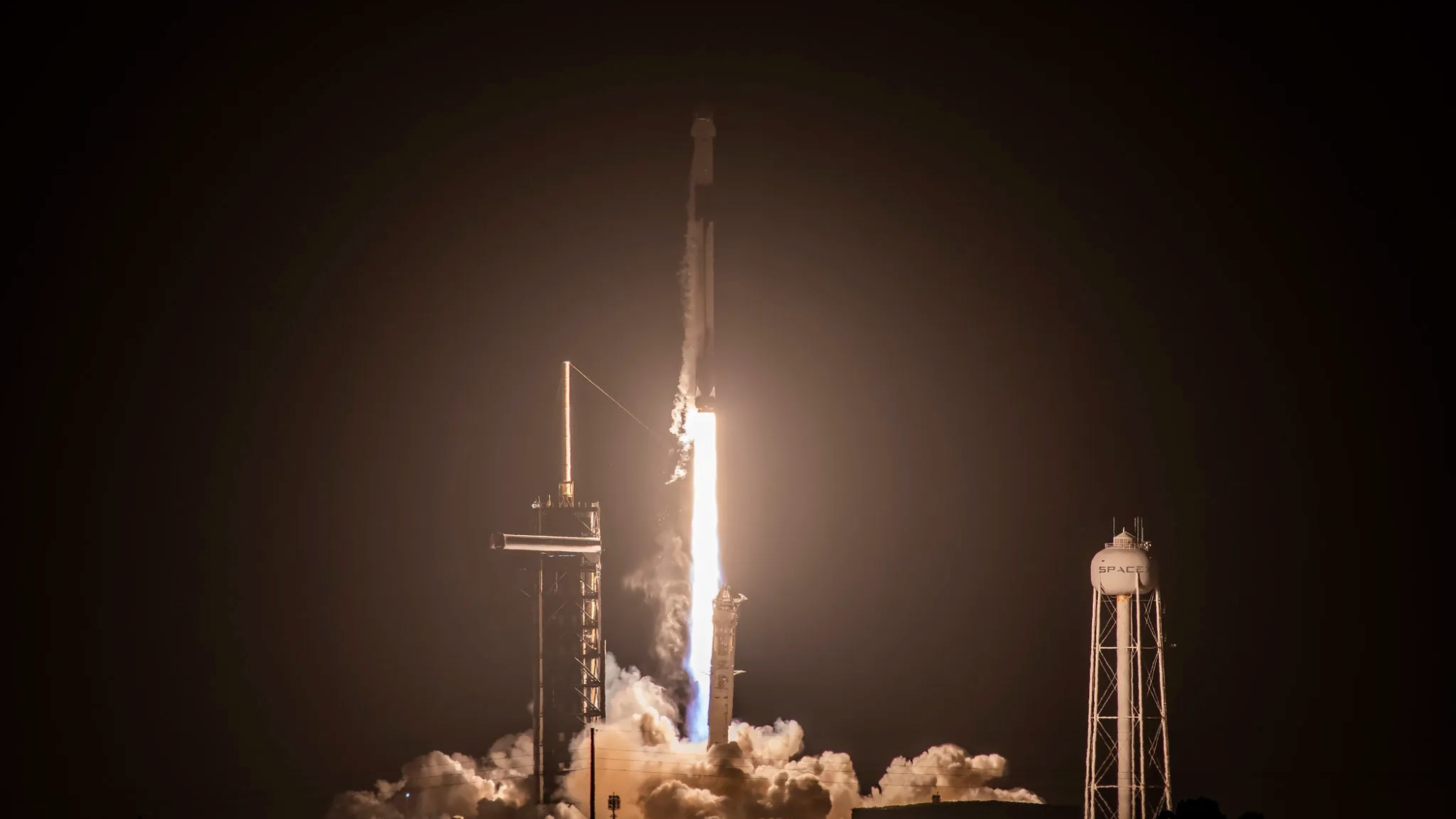 Assista SpaceX lançar 5.000 libras de carga para a ISS no início de 24 de agosto
