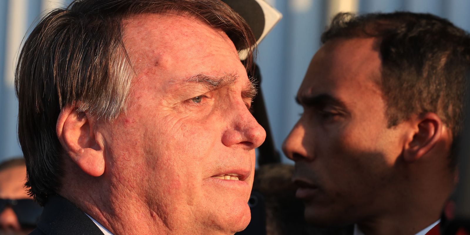 Moraes autoriza Bolsonaro a receber visita de médicos particulares