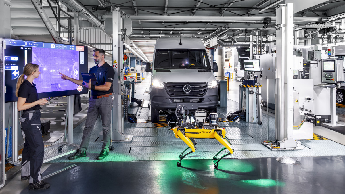 Este cão de robô fofo pode ajudar a construir seu próximo Mercedes-Benz