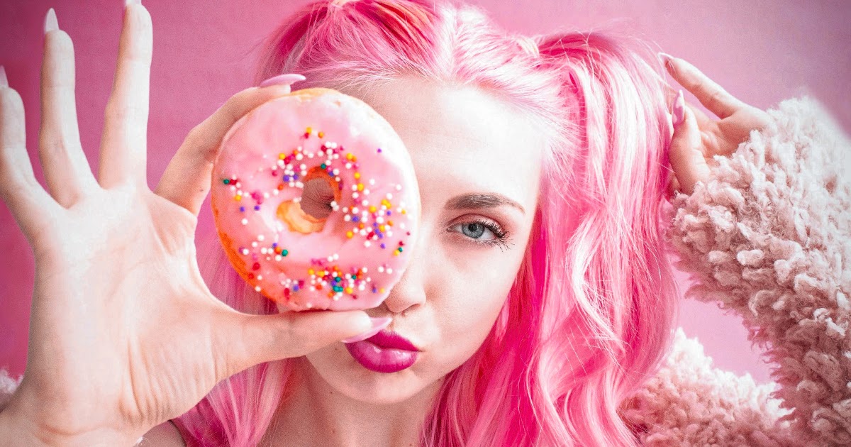 10 lindos tons de cabelo rosa que você precisa experimentar (do mais claro ao mais escuro!)
