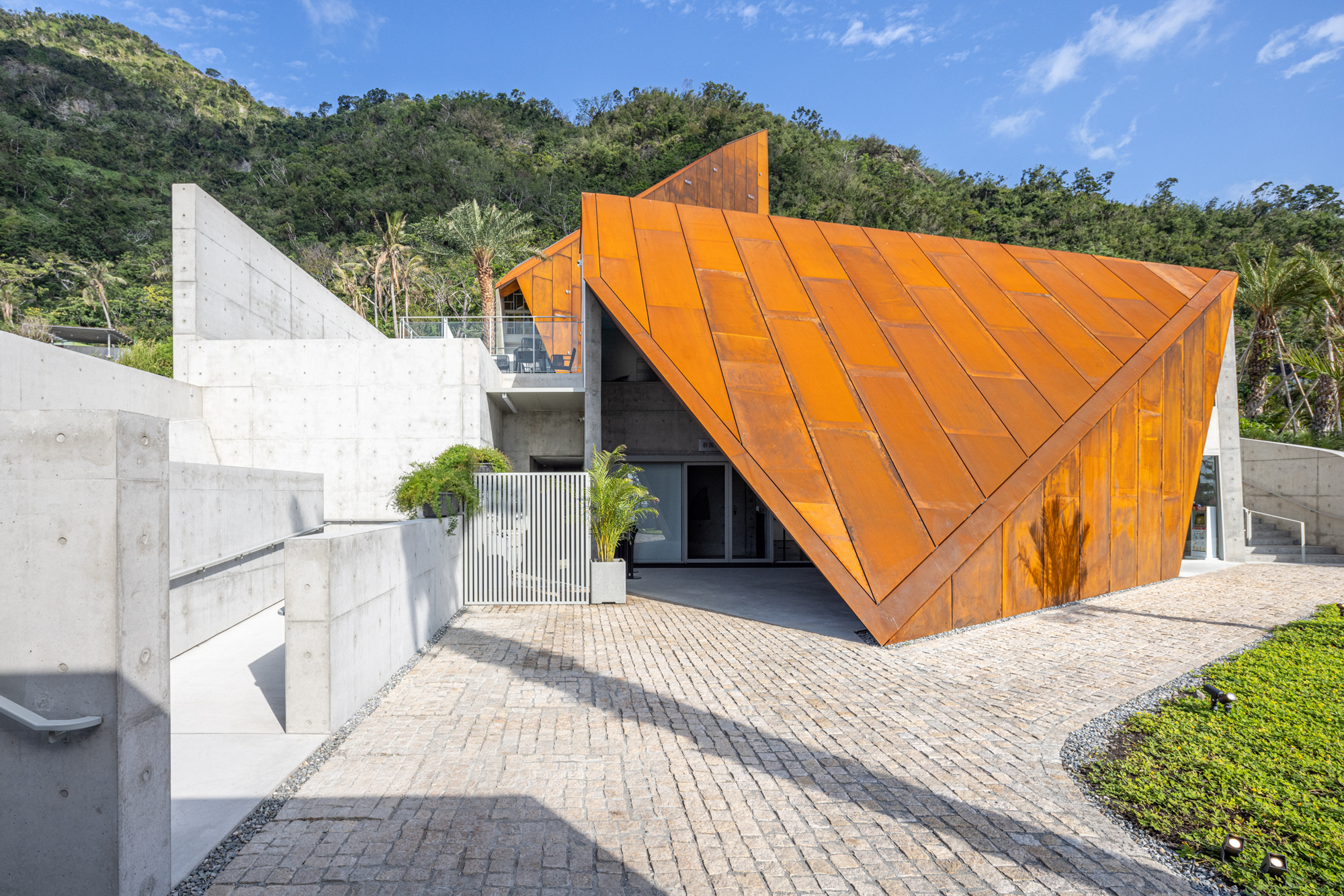 Paulo Direitos / Behand Brether Brothers