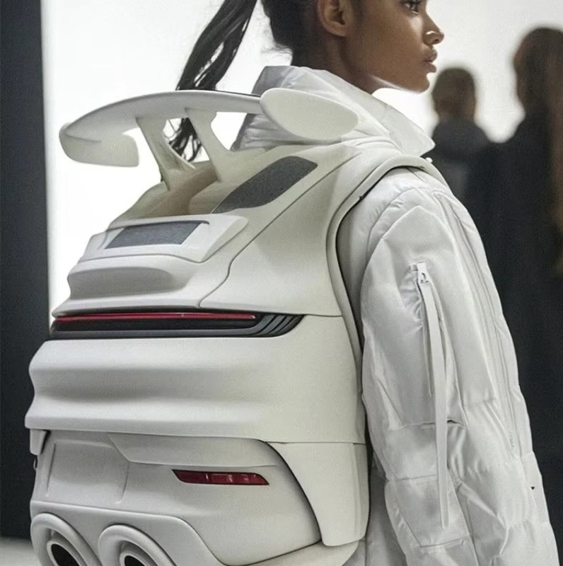 Esses "Porsche" Mochilas são uma estranheza gerada pela IA