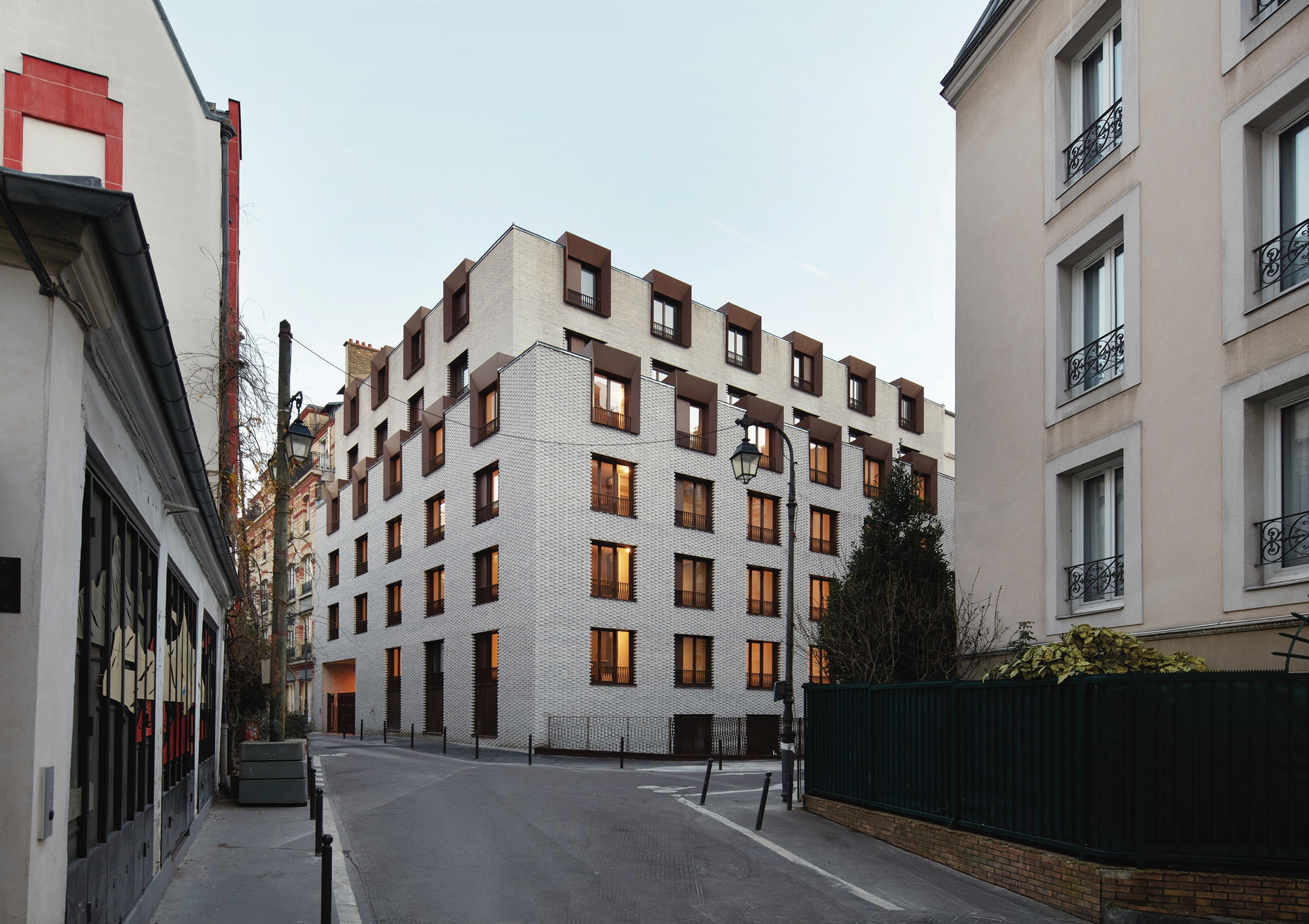 Um telhado – residência parisiense / atelier du Pont