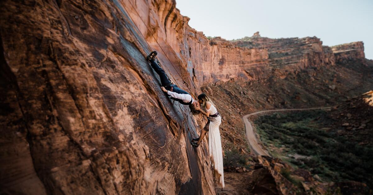 Quer fotos de casamento selvagem? Chame um fotógrafo de aventura de fuga
