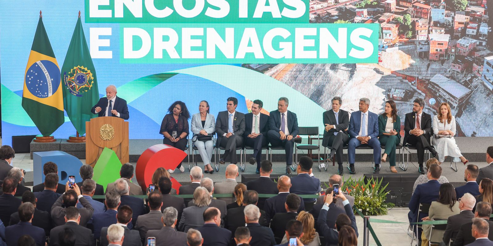 Governo anuncia R$ 11,7 bilhões do Novo PAC para drenagem e encostas