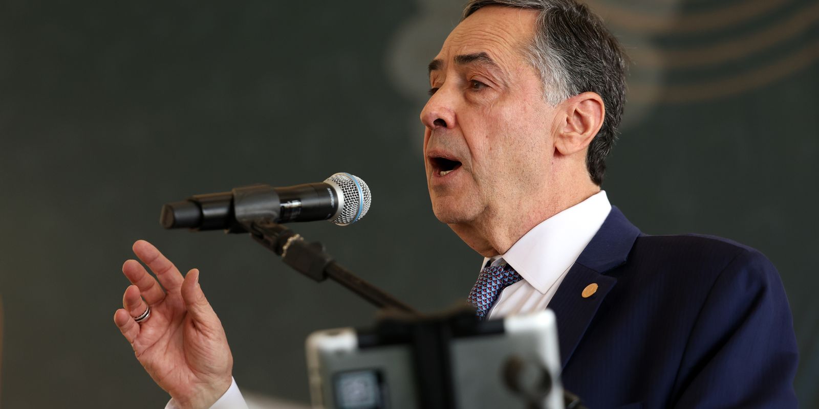 Barroso diz que país precisa de recomeço e pacificação