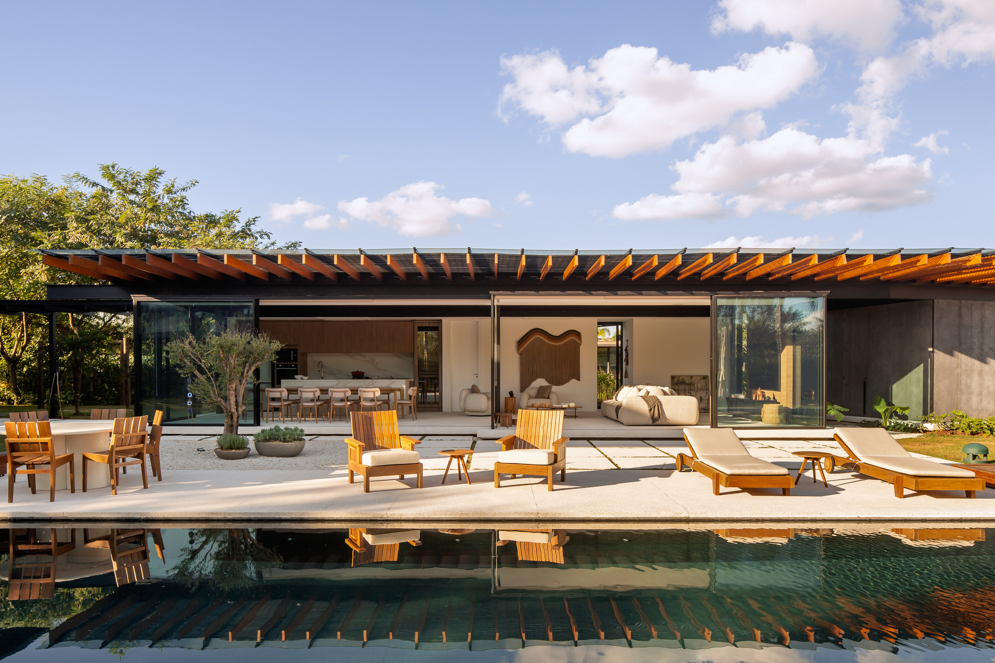 House AC / Kiko Castello Branco Arquitetura + Lucas Cunha