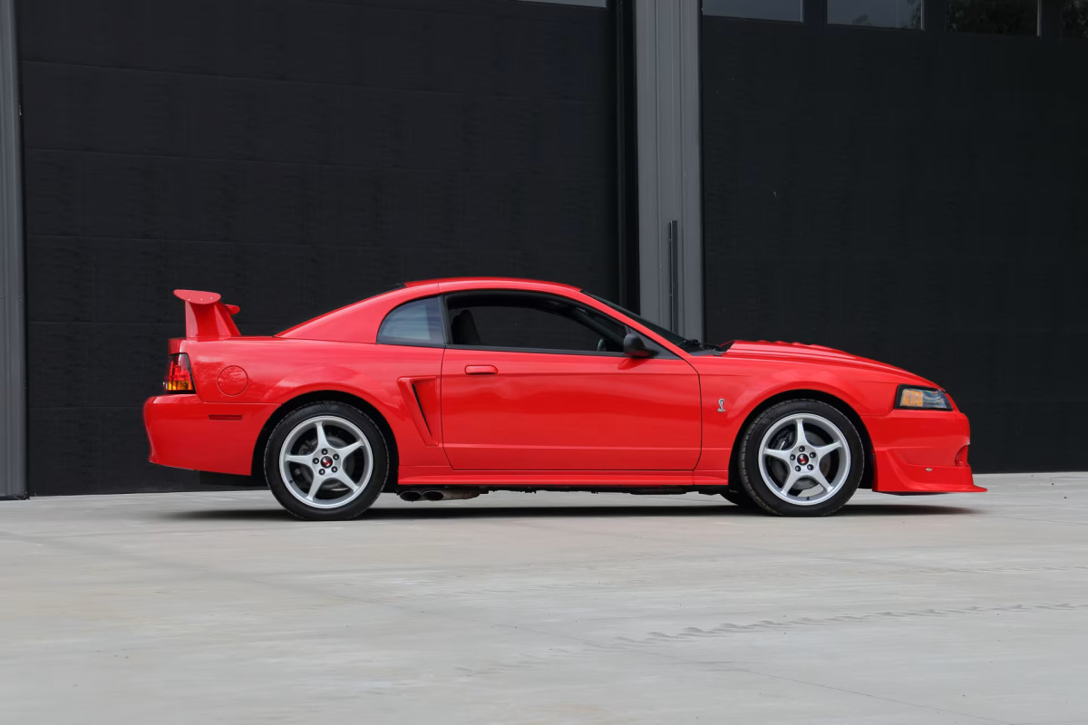 Raro 2000 Ford Mustang Svt Cobra R com menos de 10k milhas à venda